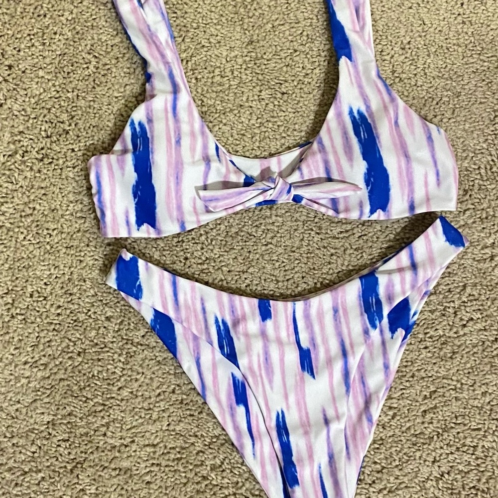 Swimsuits - Picture 2 of 4